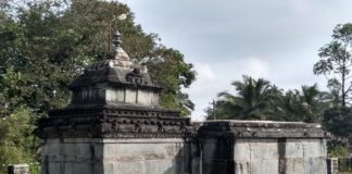 ಪಂಚತಂತ್ರ ಕಥೆ ಹೇಳುವ ಕೆತ್ತನೆಗಳನ್ನೊಳಗೊಂಡಿರುವ ಹುಂಚದ ಕಮಠೇಶ್ವರ ದೇವಾಲಯ