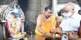 ಚಾಮುಂಡೇಶ್ವರಿ ದೇವಿ ಸನ್ನಿಧಿಯಲ್ಲಿ ಮುಖ್ಯಮಂತ್ರಿ ಬಿಎಸ್ವೈ ವಿಶೇಷ ಪೂಜೆ