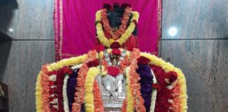 ಶ್ರೀ ಗುರುರಾಜರಿಗೆ ವಿಶೇಷ ಹೂವಿನ ಅಲಂಕಾರ