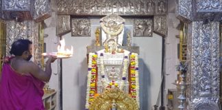 ಶ್ರೀ ಗುರುರಾಯರ ಸನ್ನಿಧಿಯಲ್ಲಿ ನಿತ್ಯಪೂಜೆ