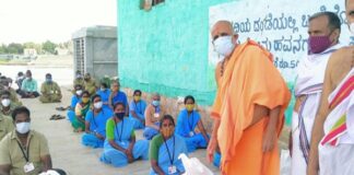 ತಿರುಮಕೂಡಲು ವ್ಯಾಸರಾಜ ಮಠದ ವತಿಯಿಂದ 1000 ಜನರಿಗೆ ಆಹಾರ ಕಿಟ್ ವಿತರಣೆ