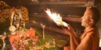 ಶ್ರೀಕೃಷ್ಣ ದೇವರಿಗೆ ಅಂಬೆಗಾಲು ಮುದ್ದುಕೃಷ್ಣನ ಅಲಂಕಾರ