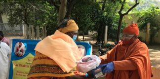 ಸ್ವಾಮಿ ಜಪಾನಂದ ಅವರಿಂದ ನಿರಾಶ್ರಿತರಿಗೆ ಕಂಬಳಿ ವಿತರಣೆ