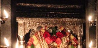 ಸಂಧ್ಯಾಕಾಲದ ಅಲಂಕಾರದಲಿ ಕಂಗೊಳಿಸುತ್ತಿರುವ ಕಟೀಲು ಶ್ರೀ ಮಾತೆ