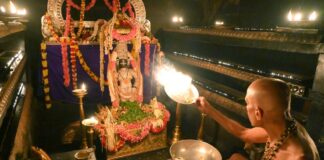 ಶ್ರೀಕೃಷ್ಣದೇವರಿಗೆ ಪರ್ಯಾಯ ಕೃಷ್ಣಾಪುರ ಮಠಾಧೀಶರಾದ ಶ್ರೀವಿದ್ಯಾಸಾಗರತೀರ್ಥ ಶ್ರೀಪಾದರಿಂದ ಚತುರ್ಥ ಪರ್ಯಾಯದ ಪ್ರಥಮ ಪೂಜೆ