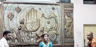 ರಾಯರ ಸನ್ನಿಧಿಯಲ್ಲಿ ಅದಿತಿ ಗಾಯನ